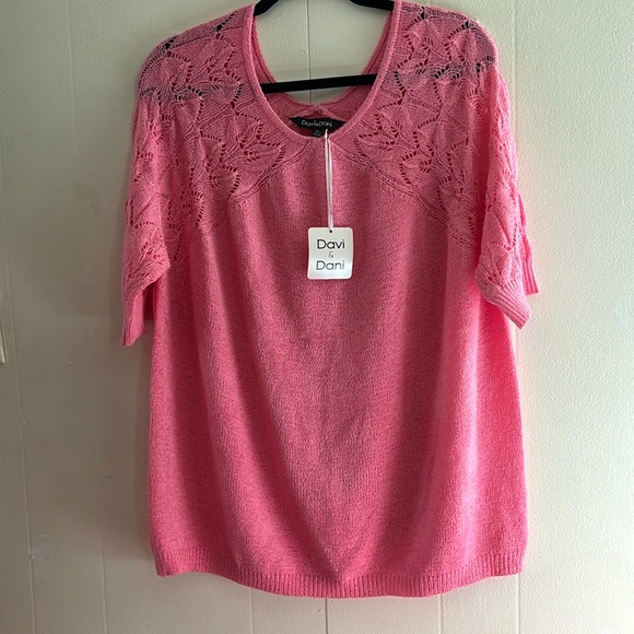 Beautiful pink sweater light weight . - Picture 7 of 8